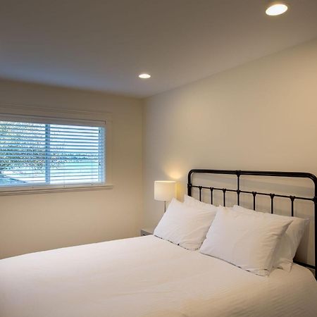 Qualicum Beach Ocean Suites Esterno foto