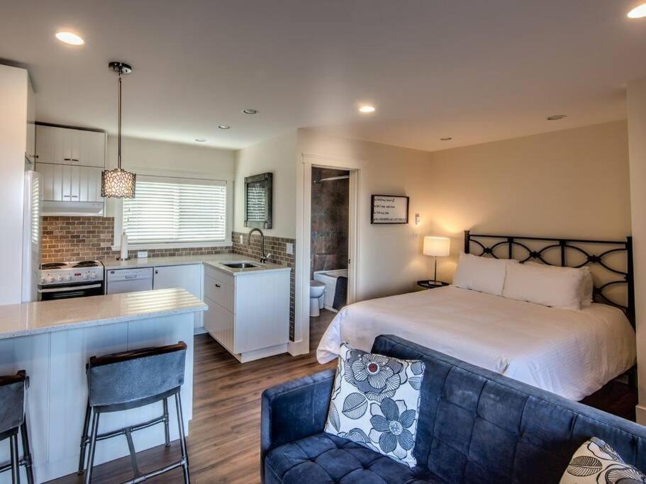 Qualicum Beach Ocean Suites Esterno foto